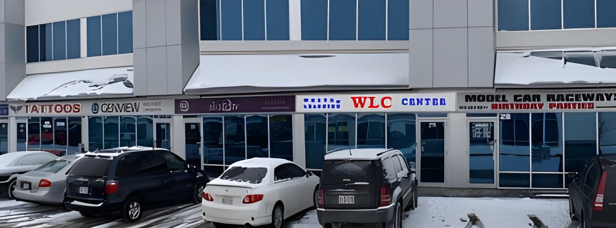 Tenant signs at a plaza